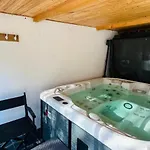 La Madeleine -jacuzzi - 10 Voyageurs *