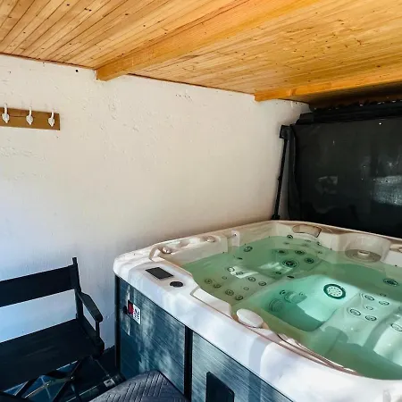 La Madeleine -jacuzzi - 10 Voyageurs Villa